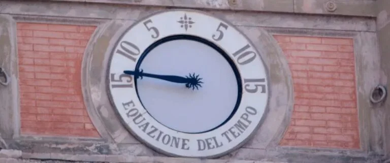 L’OROLOGIO DI NAPOLI IN PIAZZA DANTE