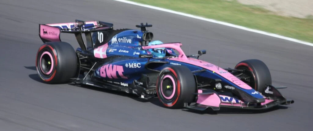 L'Alpine di Pierre Gasly in pista durante le qualifiche del Gran Premio d'Italia 2026 a Monza